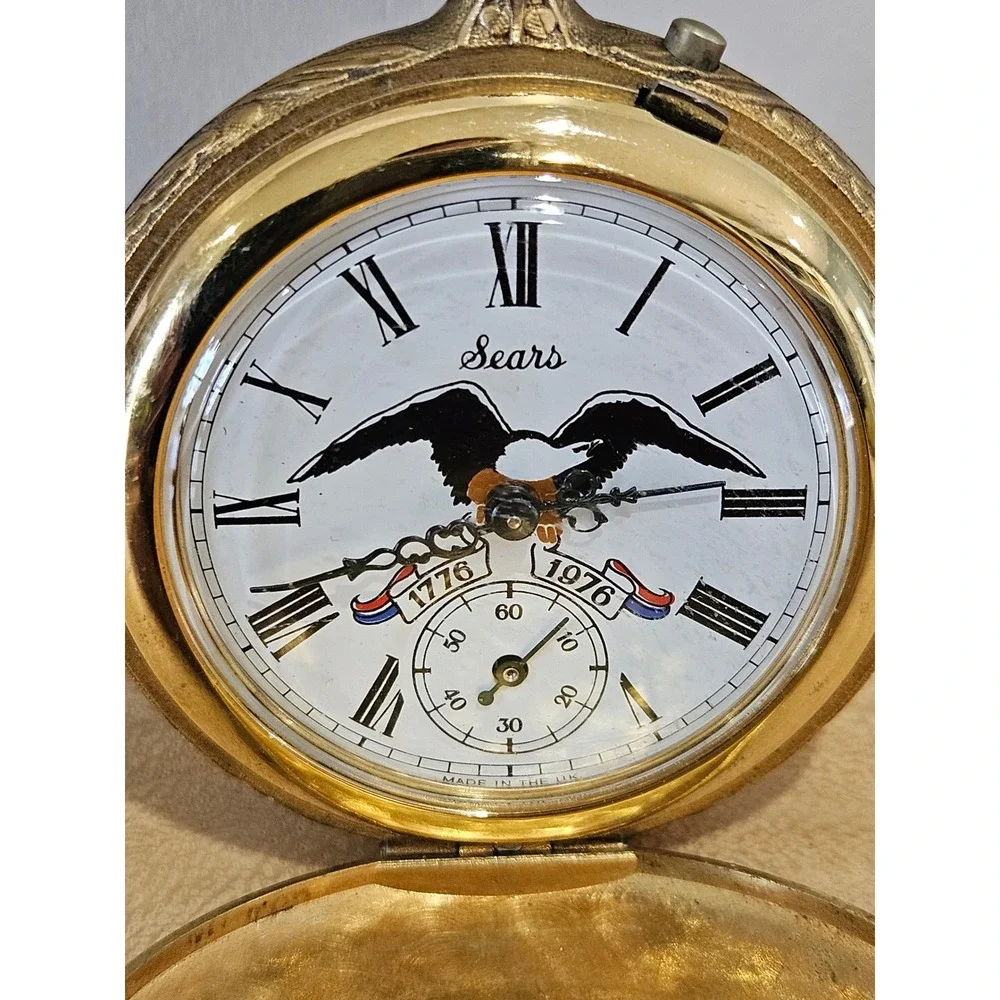 RARE VTG Sears Bicentennial Pocket Watch Washington Crossing Delaware Gold Tone